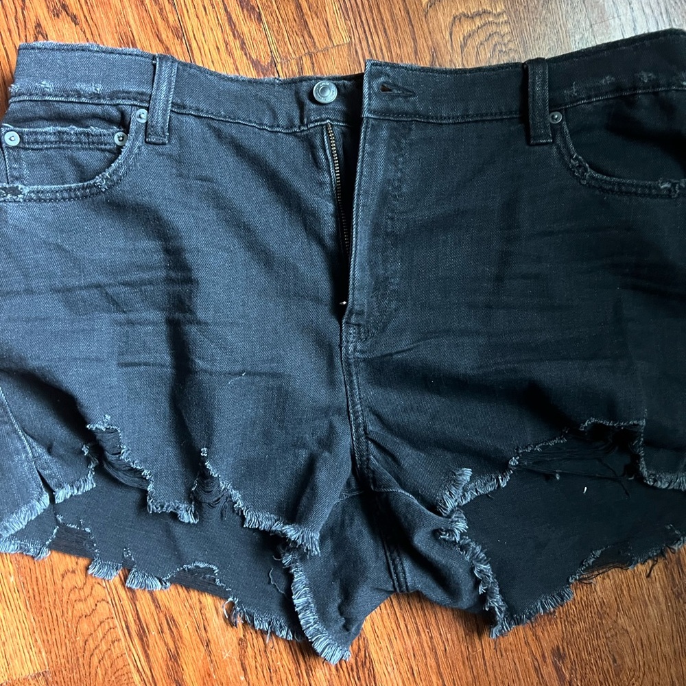 Never worn Aerie black shorts. Size XL.